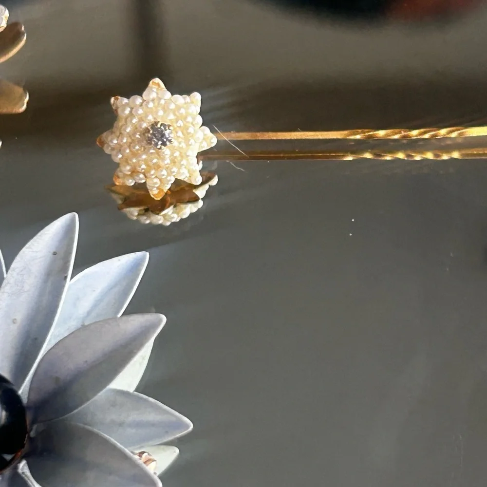 Set of Three Enamel Flower Broaches Pins Vintage Goldtone Daisy White Pearl